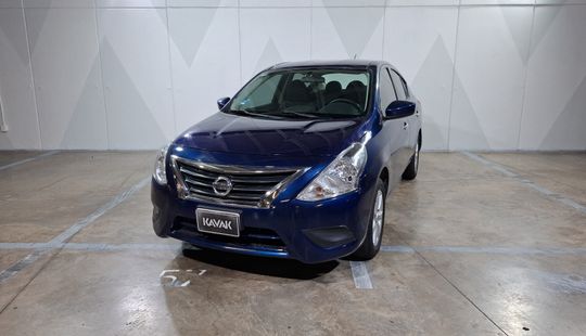 Nissan • Versa