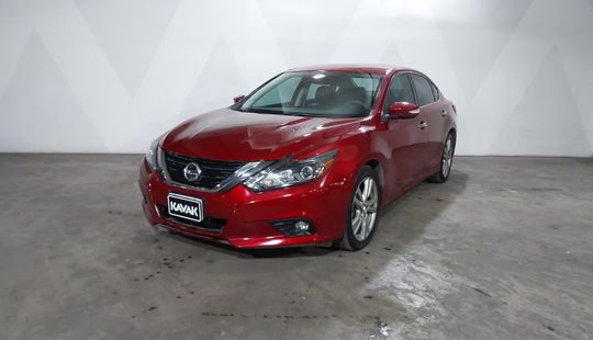 Nissan • Altima
