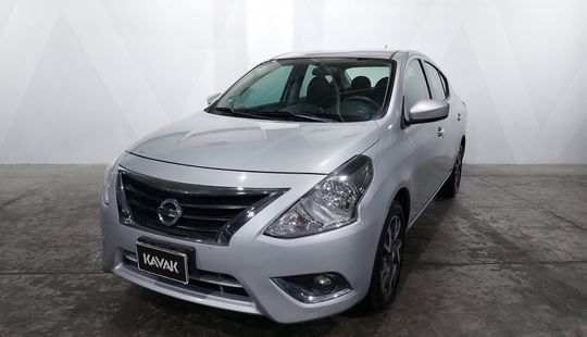 Nissan • Versa