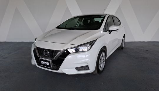 Nissan • Versa