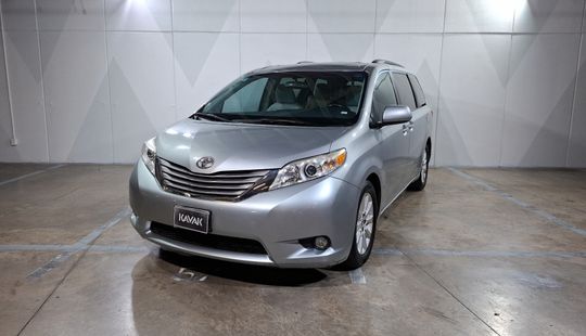 Toyota • Sienna