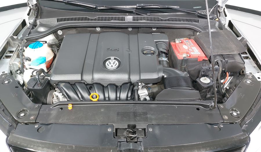 Volkswagen Jetta 2.5 STYLE ACTIVE MT Sedan 2013