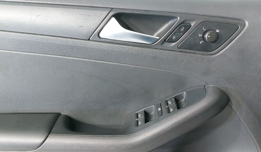 Volkswagen Jetta 2.5 STYLE ACTIVE MT Sedan 2013