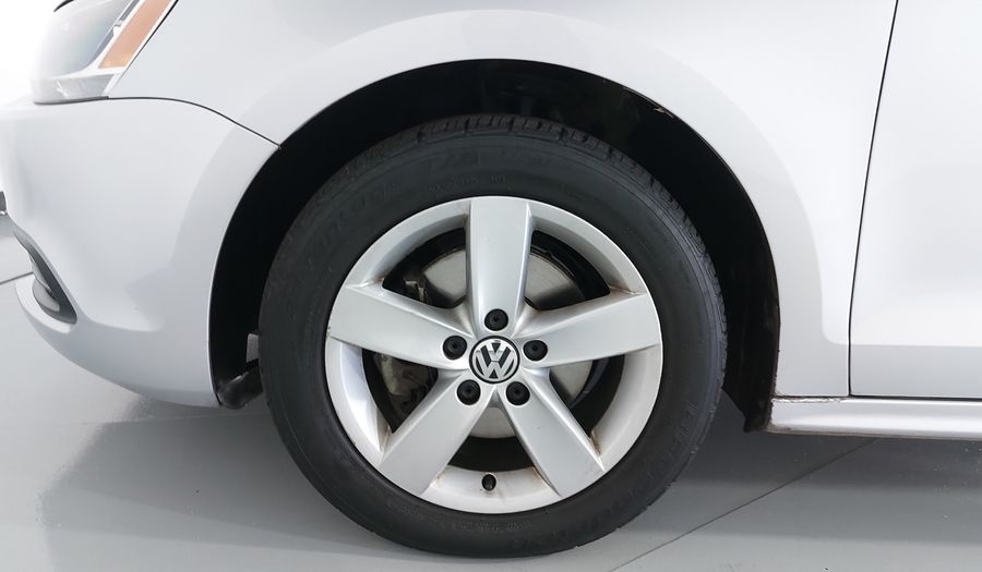 Volkswagen Jetta 2.5 STYLE ACTIVE MT Sedan 2013
