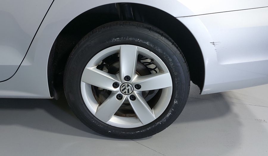 Volkswagen Jetta 2.5 STYLE ACTIVE MT Sedan 2013