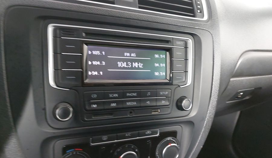 Volkswagen Jetta 2.5 STYLE ACTIVE MT Sedan 2013