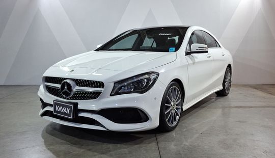 Mercedes Benz • Clase CLA