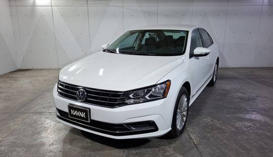 Volkswagen • Passat