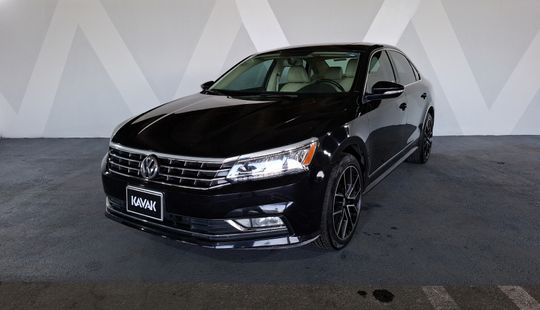 Volkswagen • Passat