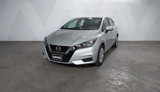 Nissan • Versa