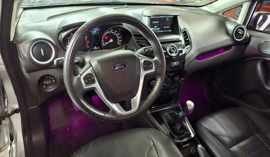 Ford Fiesta Kinetic Design 1.6 16V TITANIUM Hatchback 2016