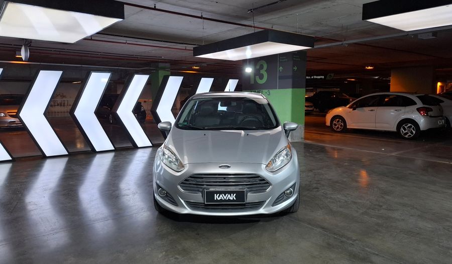 Ford Fiesta Kinetic Design 1.6 16V TITANIUM Hatchback 2016