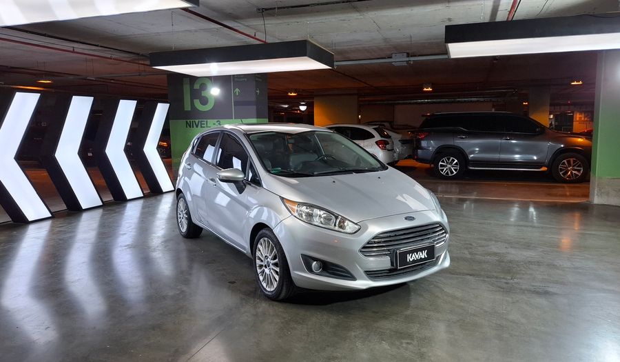 Ford Fiesta Kinetic Design 1.6 16V TITANIUM Hatchback 2016