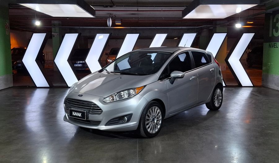 Ford Fiesta Kinetic Design 1.6 16V TITANIUM Hatchback 2016