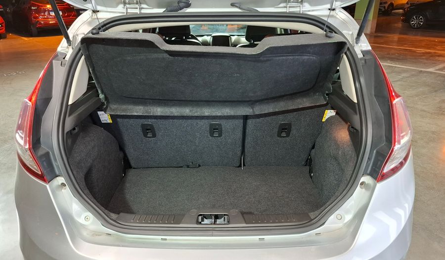 Ford Fiesta Kinetic Design 1.6 16V TITANIUM Hatchback 2016