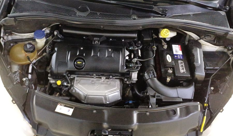 Peugeot 208 1.6 ALLURE MT Hatchback 2016