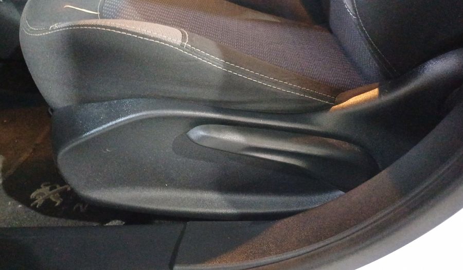Peugeot 208 1.6 ALLURE MT Hatchback 2016