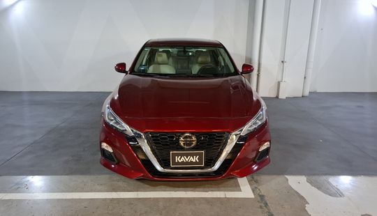 Nissan • Altima