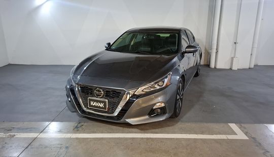 Nissan • Altima