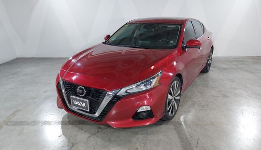 Nissan • Altima