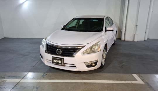 Nissan • Altima