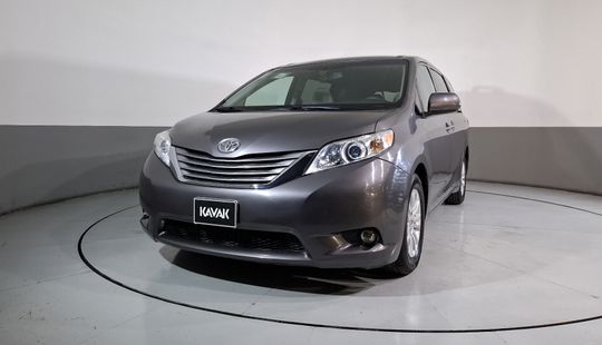 Toyota • Sienna