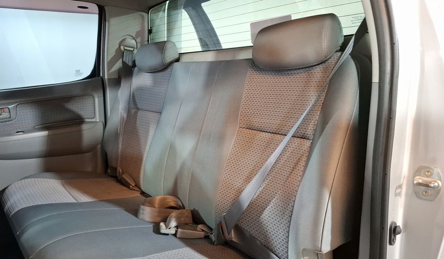 Toyota Hilux 2.7 DOBLE CABINA SR Pickup 2011