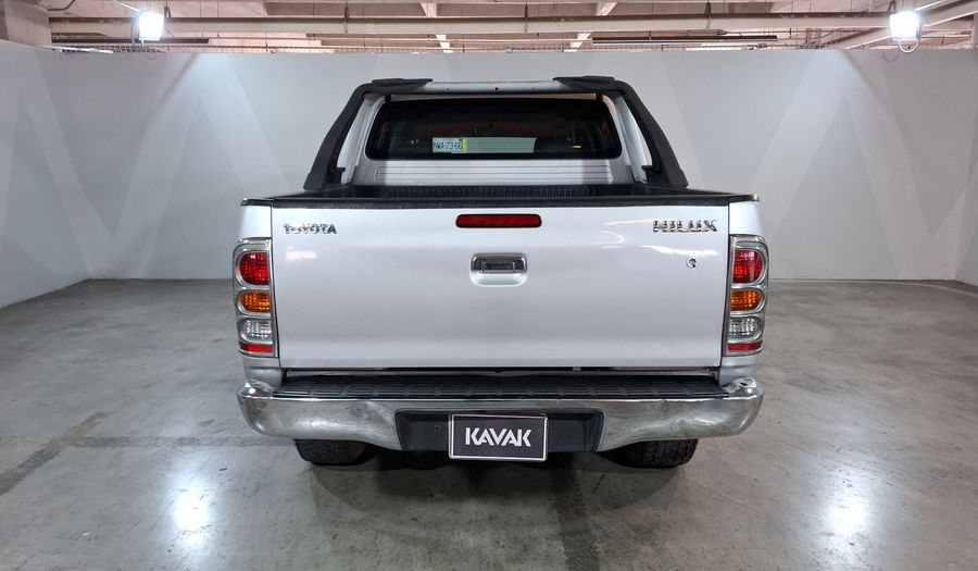 Toyota Hilux 2.7 DOBLE CABINA SR Pickup 2011