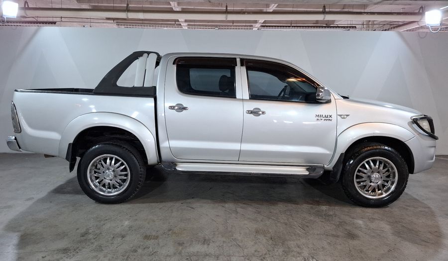Toyota Hilux 2.7 DOBLE CABINA SR Pickup 2011