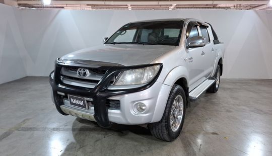 Toyota • Hilux