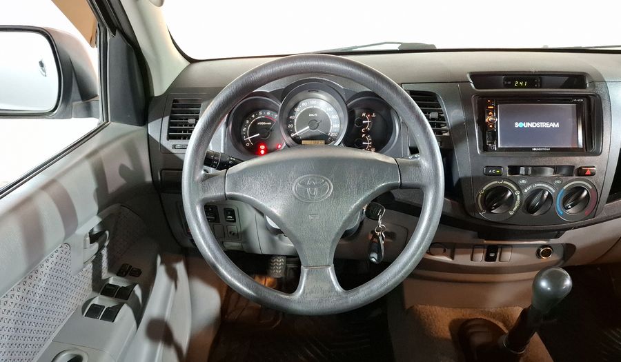 Toyota Hilux 2.7 DOBLE CABINA SR Pickup 2011