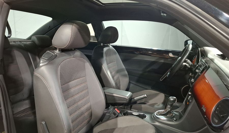 Volkswagen Beetle 2.0 FENDER TURBO DSG Hatchback 2013