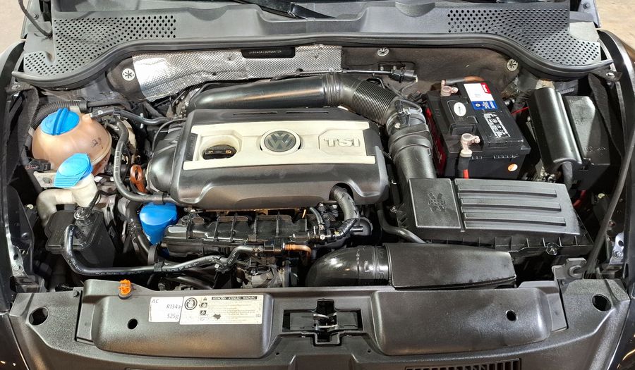 Volkswagen Beetle 2.0 FENDER TURBO DSG Hatchback 2013