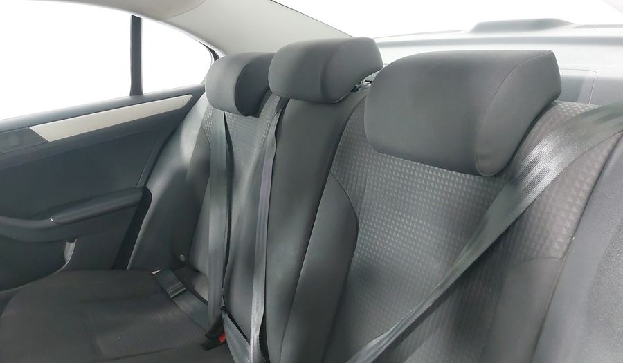 Volkswagen Jetta 2.5 TRENDLINE TIPTRONIC Sedan 2015