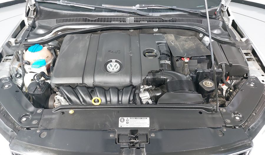 Volkswagen Jetta 2.5 TRENDLINE TIPTRONIC Sedan 2015