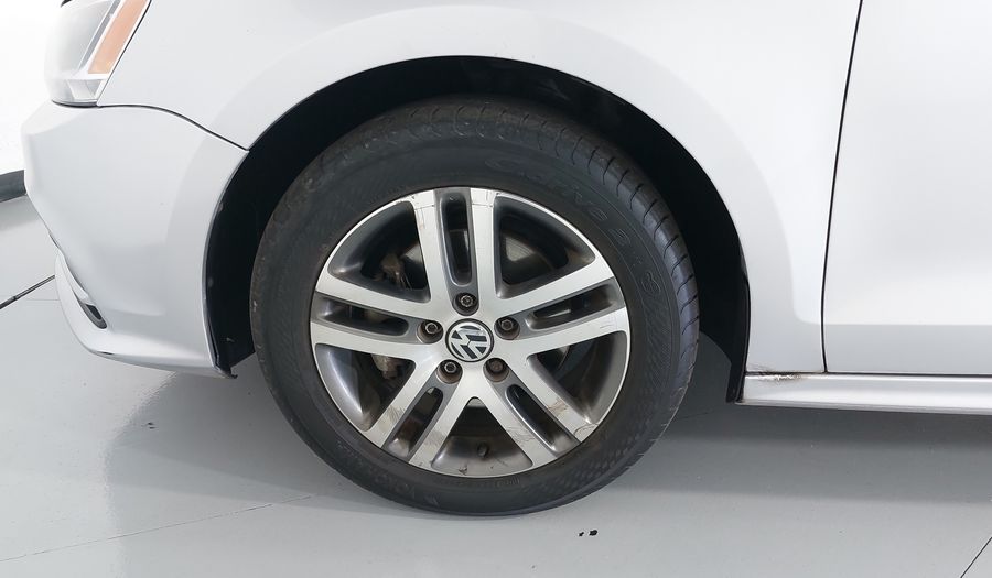 Volkswagen Jetta 2.5 TRENDLINE TIPTRONIC Sedan 2015
