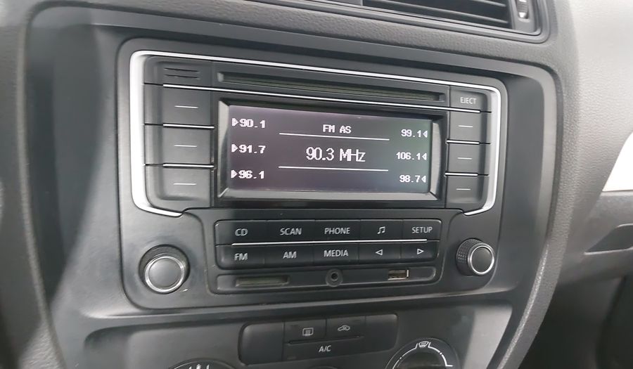 Volkswagen Jetta 2.5 TRENDLINE TIPTRONIC Sedan 2015