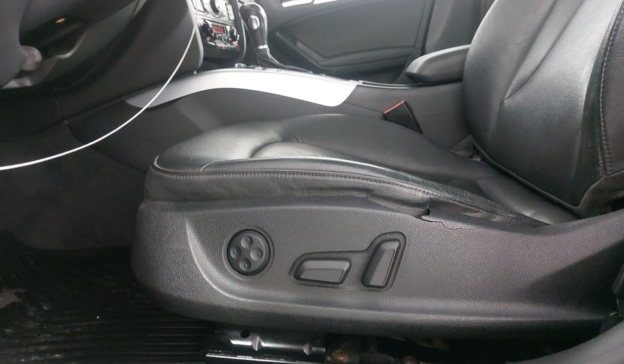 Audi A5 2.0TFSI SPORTBAC LUXURY S TRONIC QUATTRO Hatchback 2011