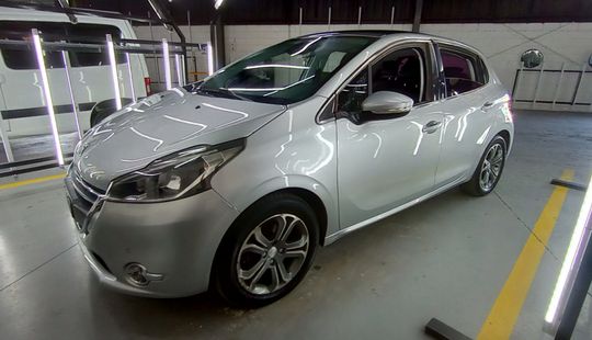 Peugeot • 208