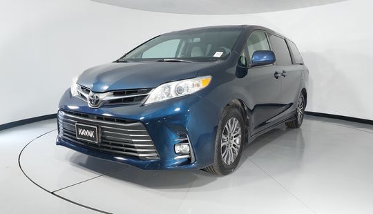 Toyota • Sienna