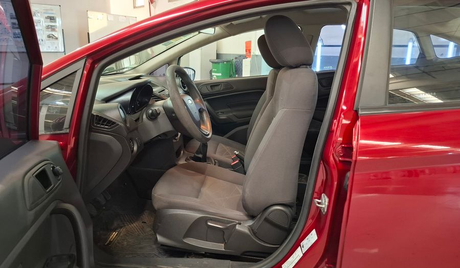 Ford Fiesta Kinetic Design 1.6 S PLUS Sedan 2014