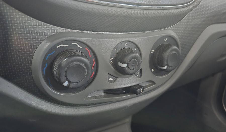 Fiat Palio 1.6 16V ESSENCE Hatchback 2013