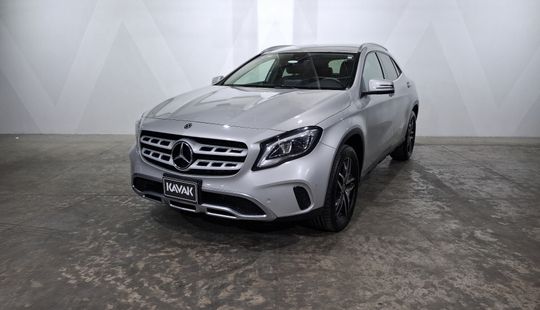 Mercedes Benz • Clase GLA