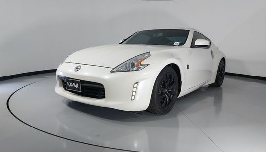 Nissan • 370Z