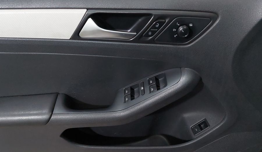 Volkswagen Jetta 2.5 TRENDLINE MT Sedan 2016