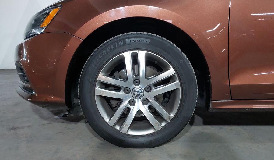 Volkswagen Jetta 2.5 TRENDLINE MT Sedan 2016