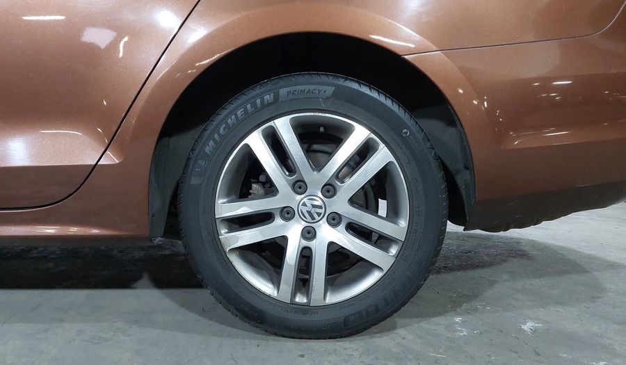 Volkswagen Jetta 2.5 TRENDLINE MT Sedan 2016