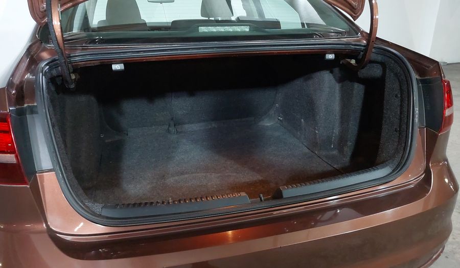 Volkswagen Jetta 2.5 TRENDLINE MT Sedan 2016