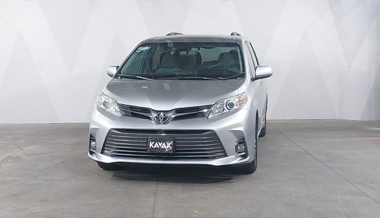 Toyota • Sienna