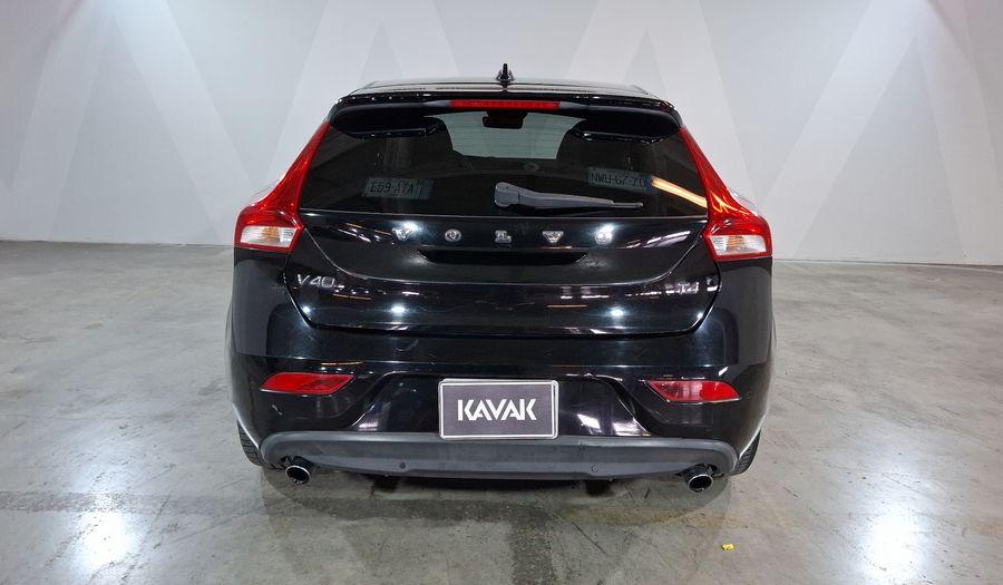 Volvo V40 2.0 MOMENTUM T4 AT AWD Hatchback 2018